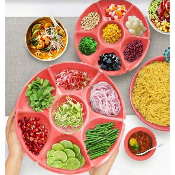 Tupperware Serving Center - Picture 4 of 6